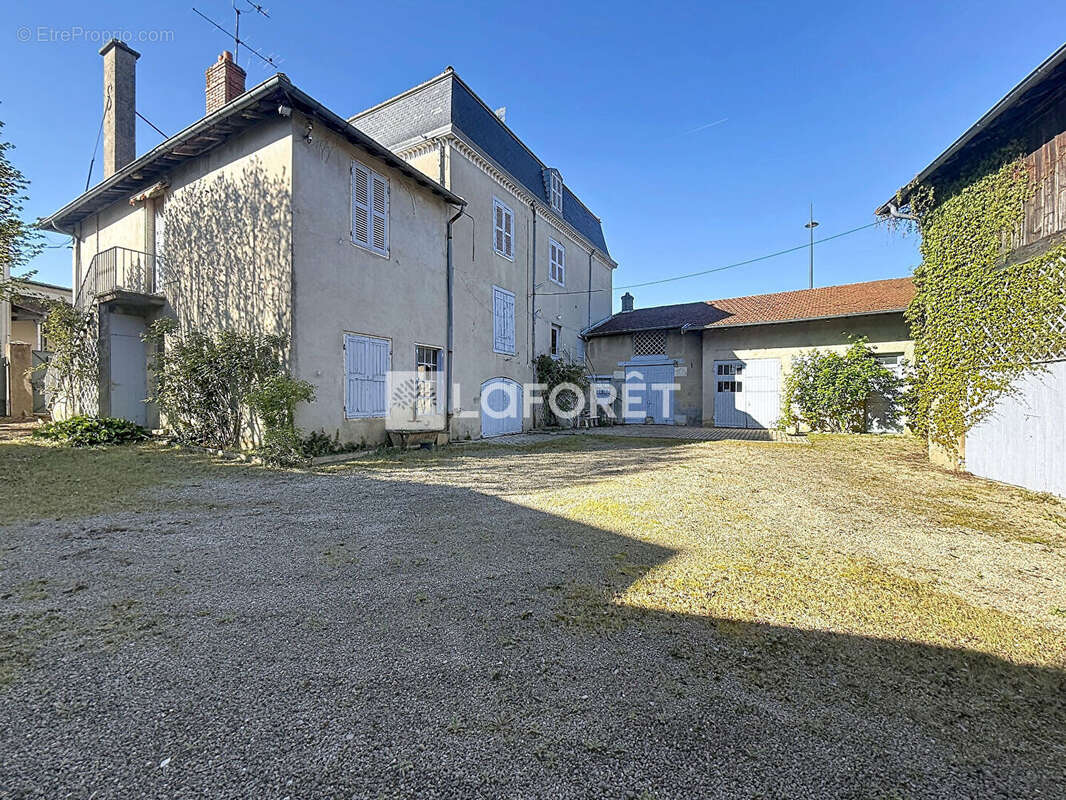 Maison à MONTREVEL-EN-BRESSE