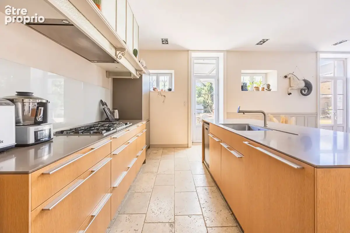 Demeure bourgeoise de la fin du XIX siècle au coeur de Nesmy  -330 m2 - 7 chambres - Piscine - Dépendances - photo 13