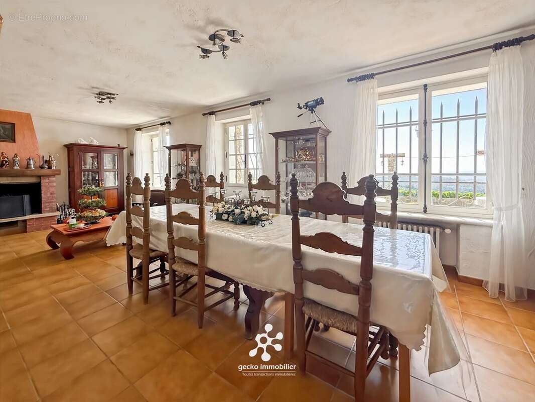 Maison à TOURRETTES-SUR-LOUP