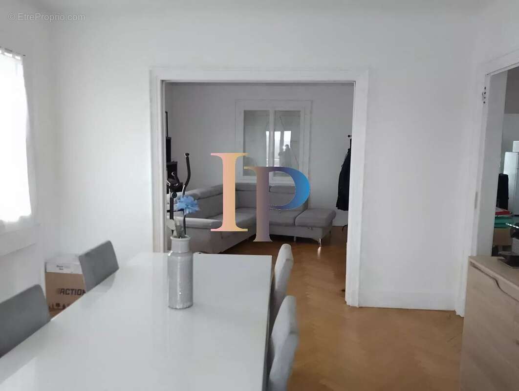 Maison à LA CLAYETTE