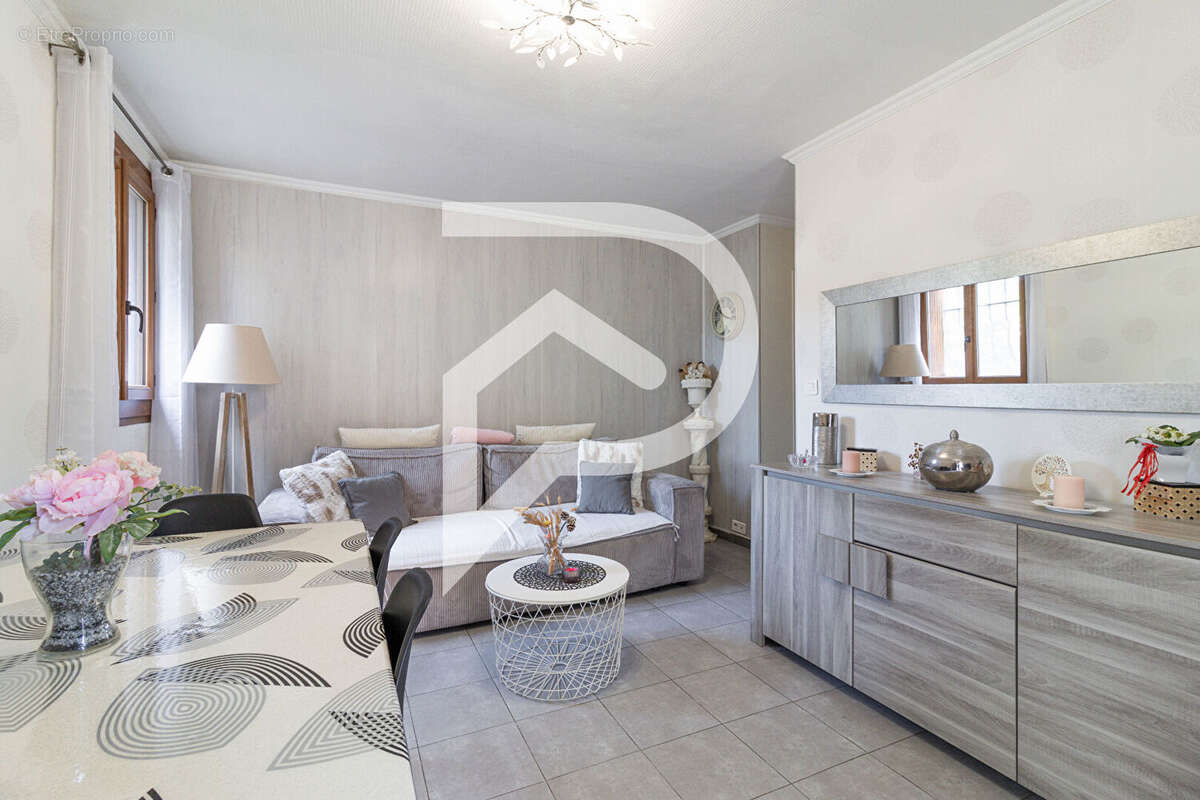 Appartement à MARSEILLE-4E