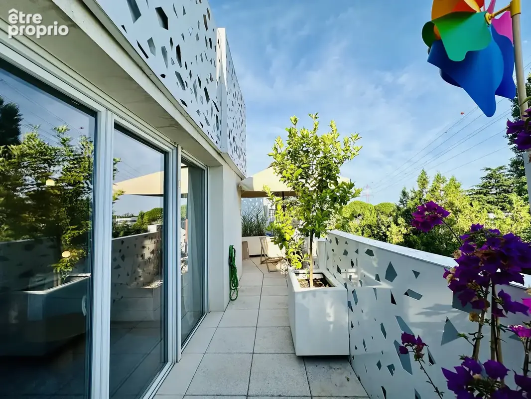 Exclusivite lattes    t3 d'exception de 63m2, grande terrasse, parking et garage sous sol a 150m du tram - photo 4