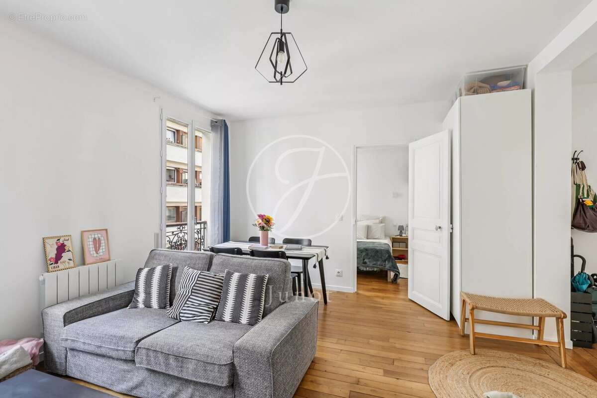 Appartement à PARIS-16E