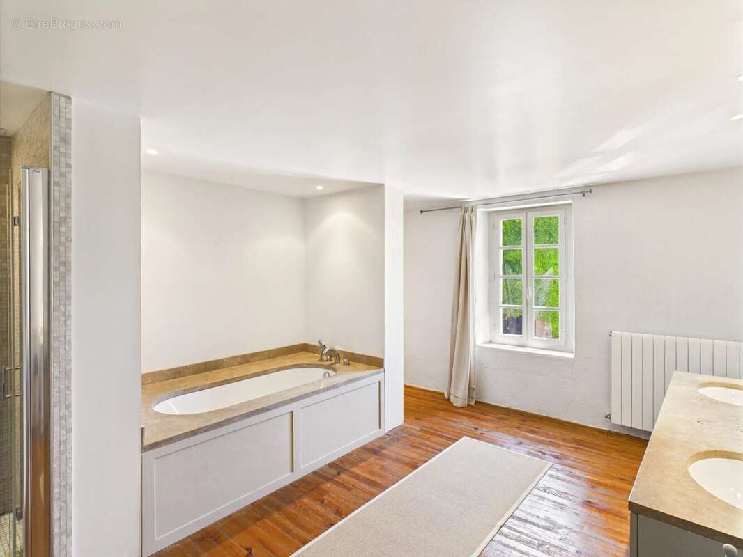 Maison à CAHUZAC-SUR-VERE