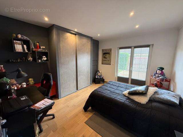 Maison à SAINT-MARTIN-DE-BIENFAITE-LA-CRESSONNIERE