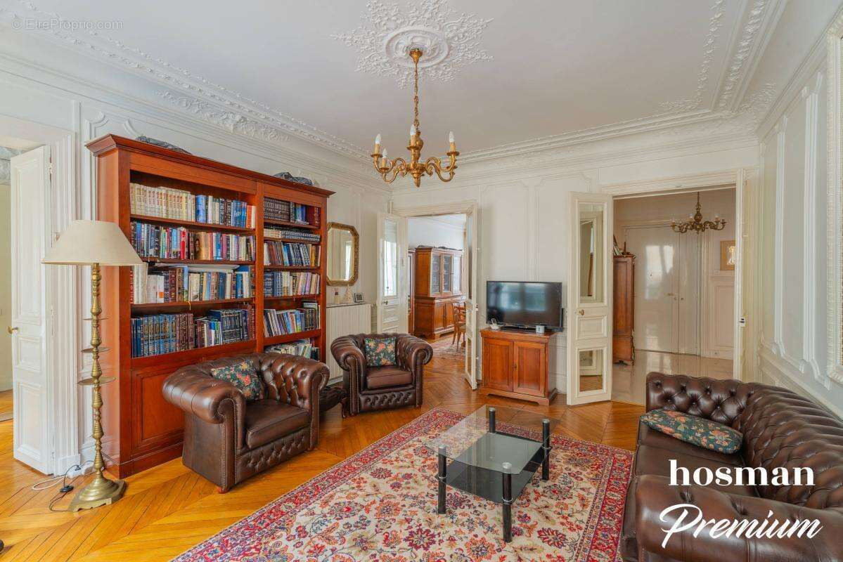 Appartement à PARIS-8E