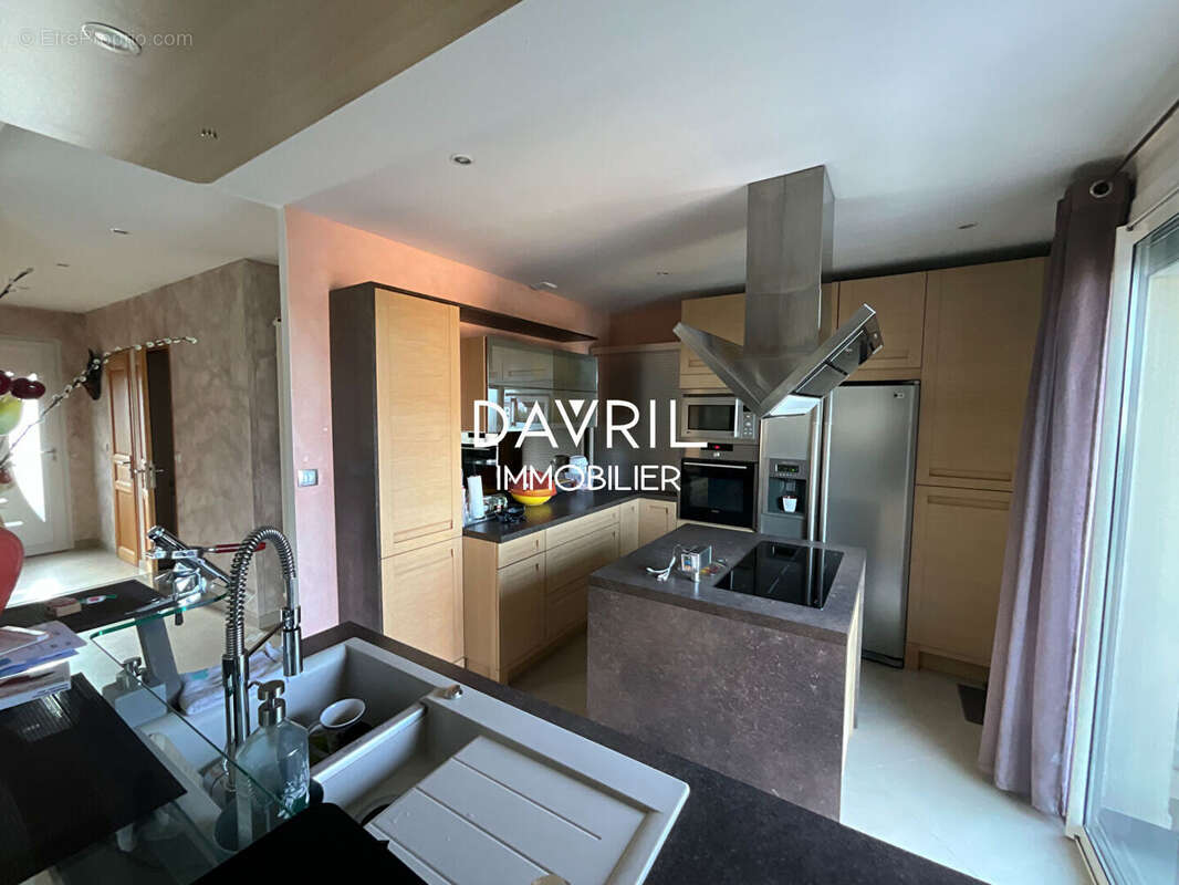 Maison à JOUY-LE-MOUTIER