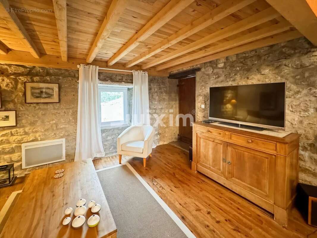 Maison à SAINT-APOLLINAIRE-DE-RIAS