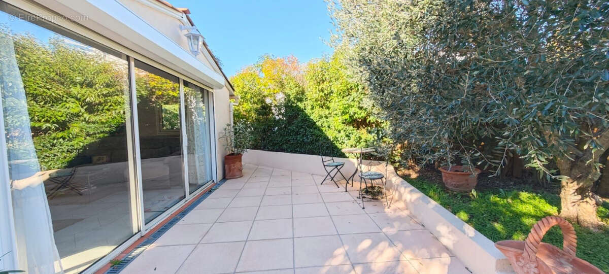 Maison à ROQUEBRUNE-SUR-ARGENS