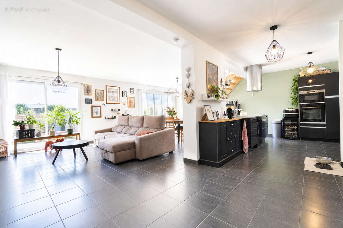 Maison 140 m2, chambre pl. pied - photo 2