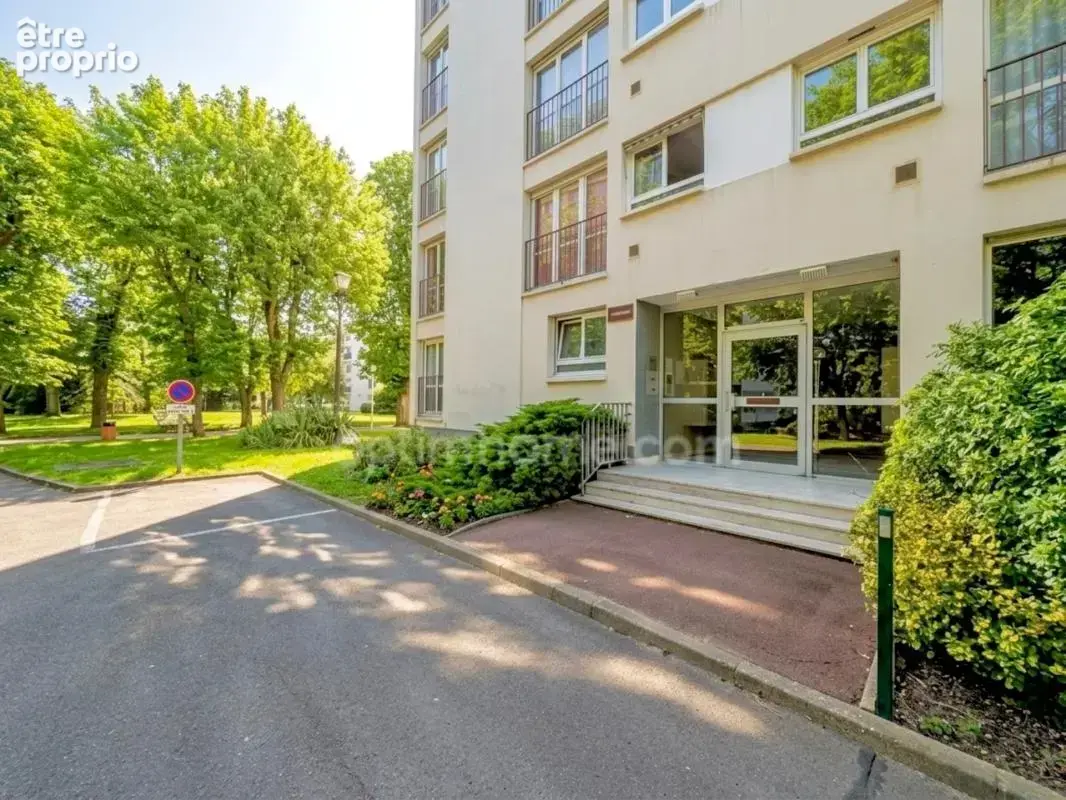 Appartement 4 pièces LE PLESSIS BOUCHARD (95) place de parking et terrasse - photo 10