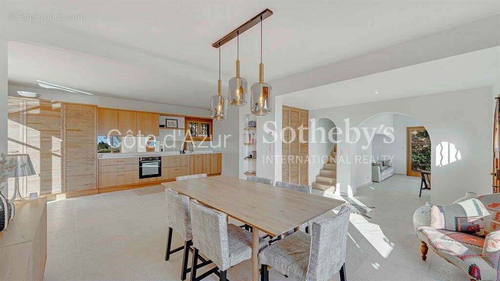 Villa Art Déco rénovée avec vue mer, à 300 m des plages, Sainte-Maxime, Golfe de Saint-Tropez - photo 5