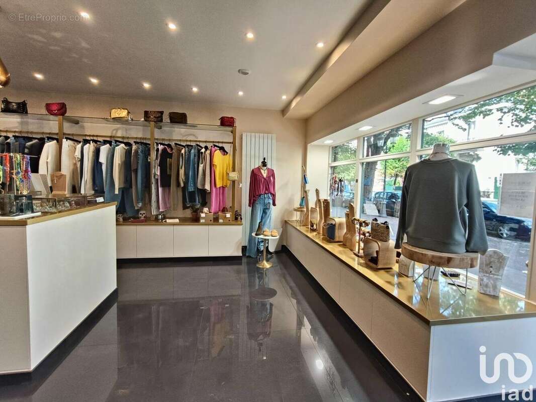 Photo 2 - Commerce à RUEIL-MALMAISON