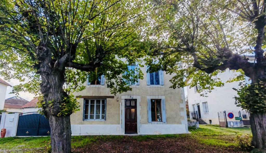 Maison à BELLENAVES