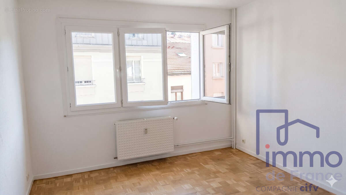 Appartement 44 m² à Saint-Etienne  - photo 2