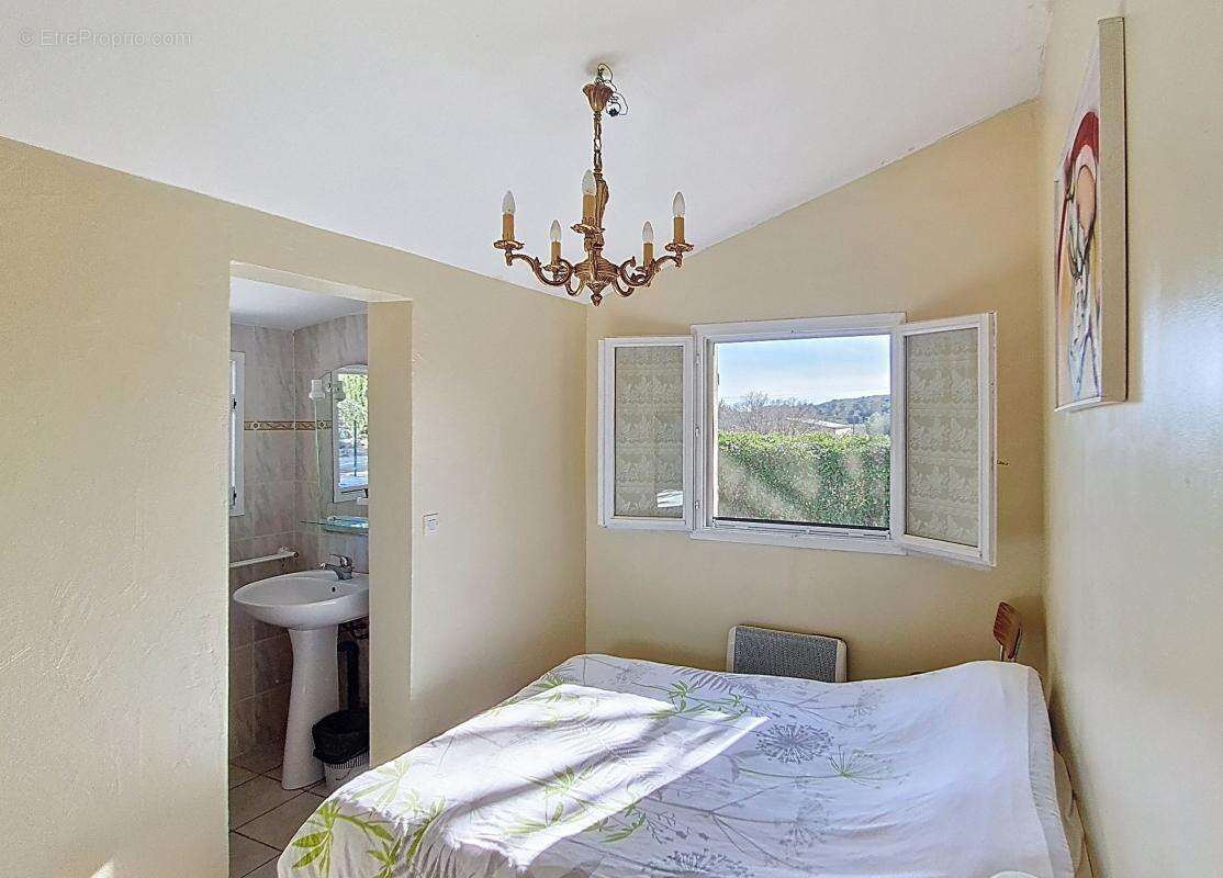 Maison avec dépendance, terrain 10 450m² - photo 14