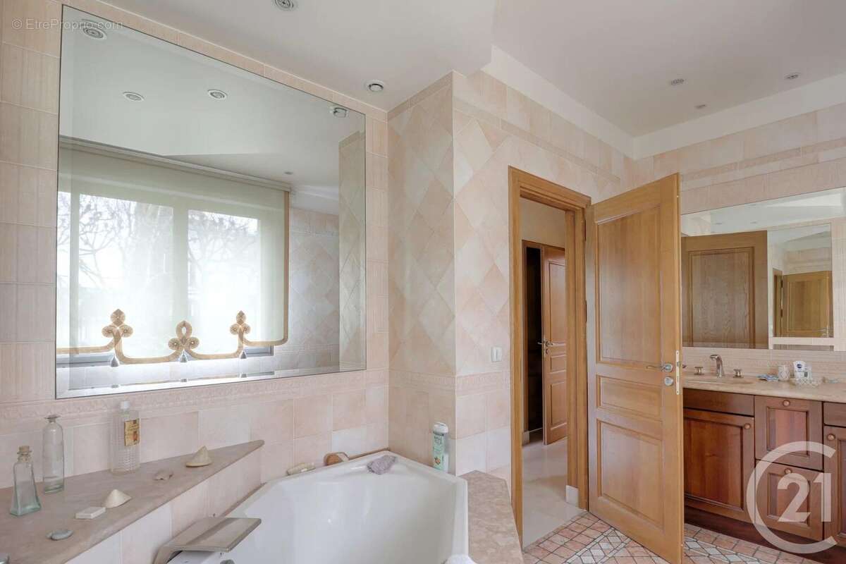 Maison à SAINT-MAUR-DES-FOSSES