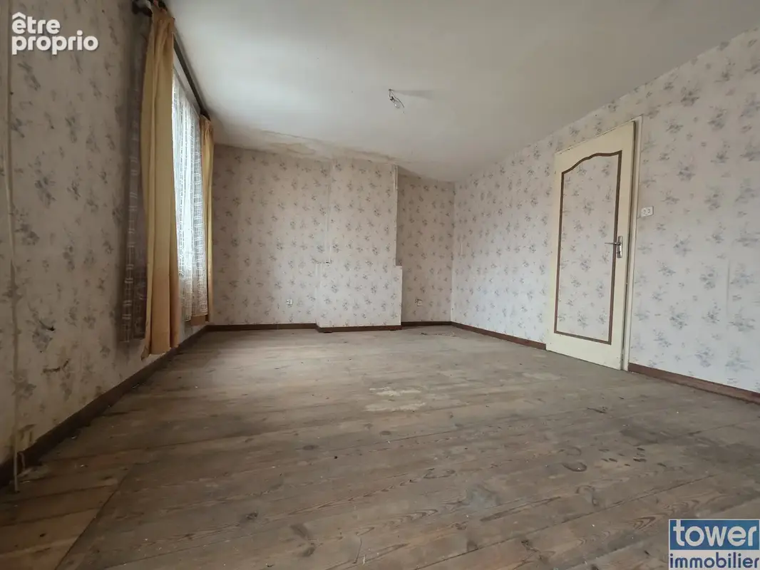 Maison à rénover de 97,8 m2 avec grand garage de 46 m2 et cour : un beau potentiel à saisir ! - photo 3