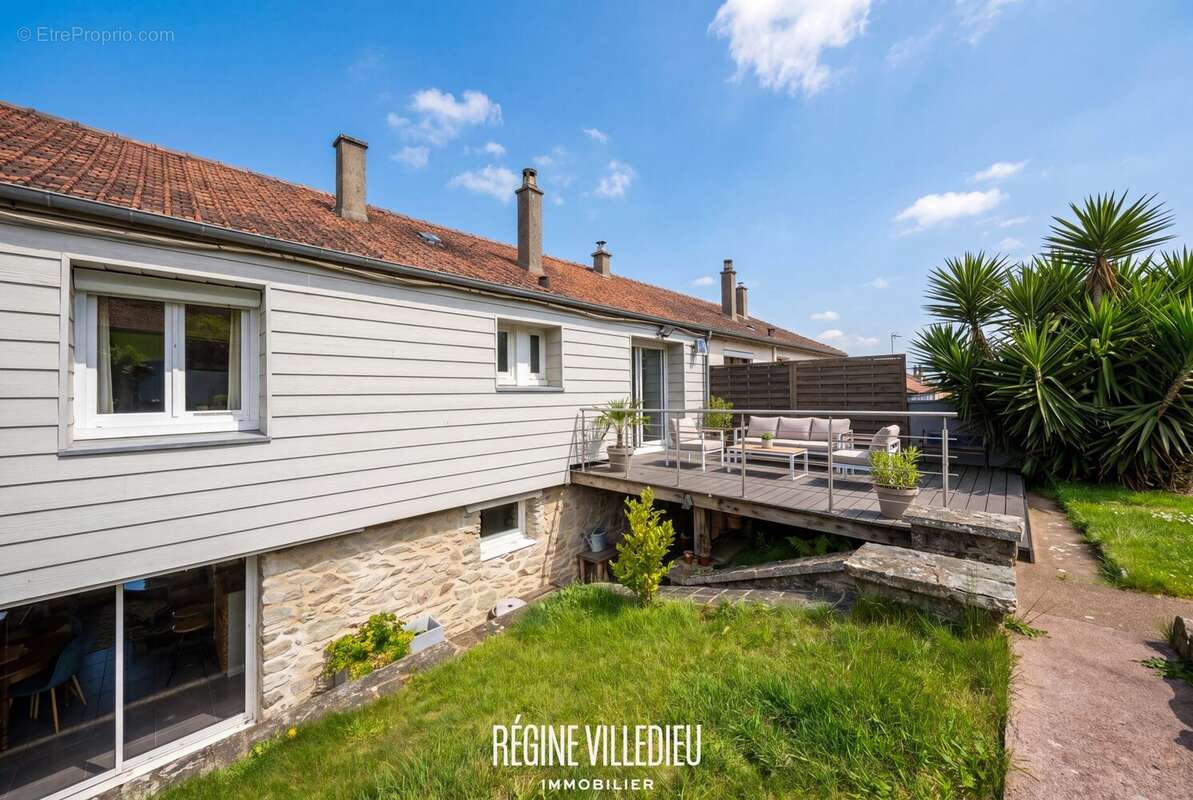 Maison à EQUEURDREVILLE-HAINNEVILLE