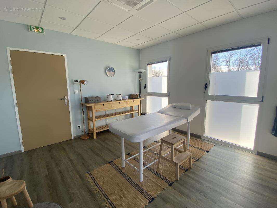 Commerce à PAREMPUYRE