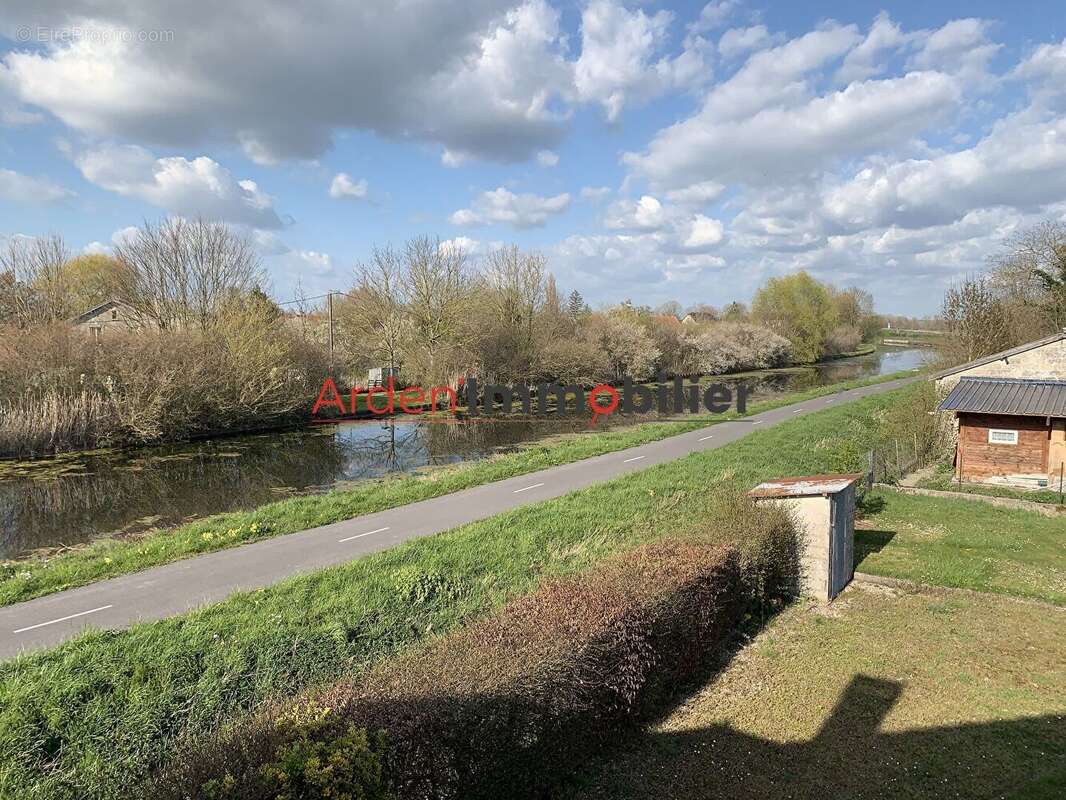 Maison à AMBLY-FLEURY