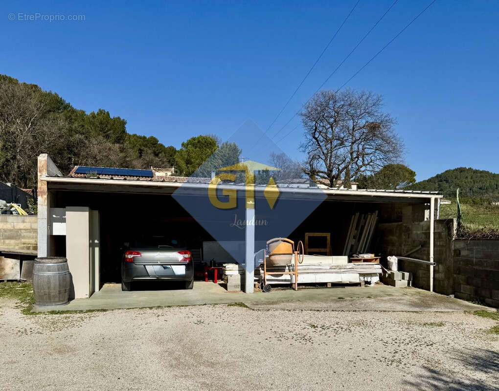 Maison à LAUDUN-L&#039;ARDOISE