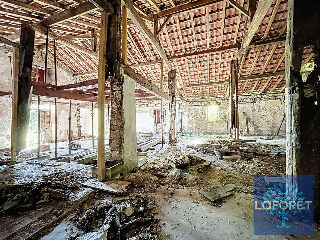 Maison à SAUGNAC-ET-CAMBRAN