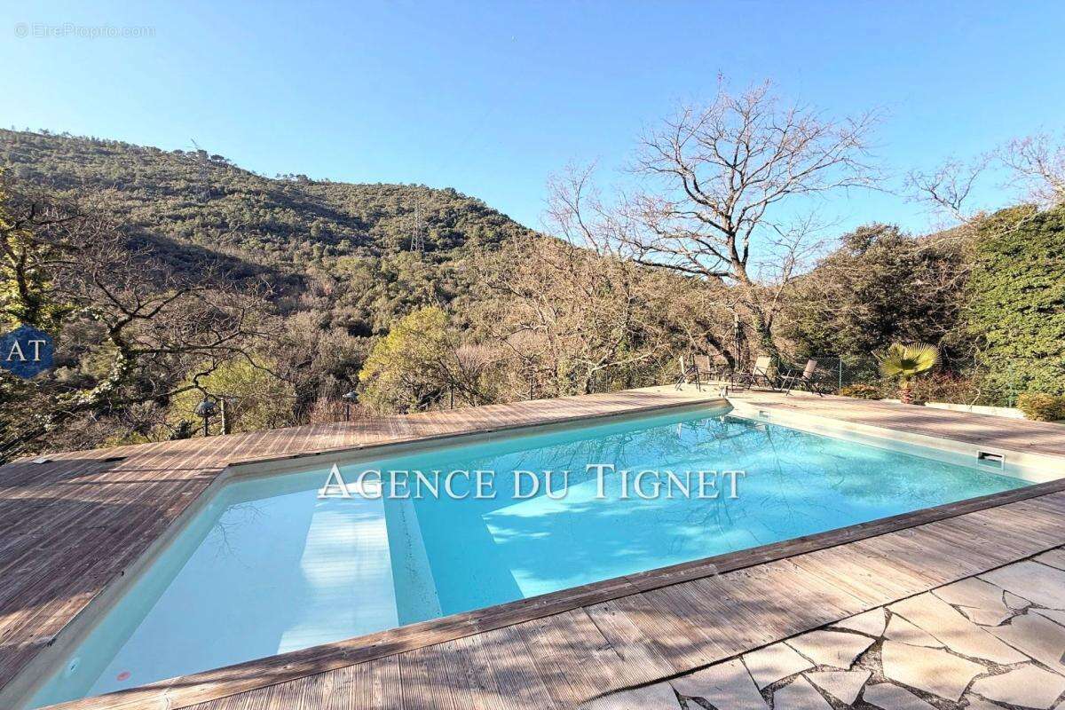 Appartement à SAINT-CEZAIRE-SUR-SIAGNE