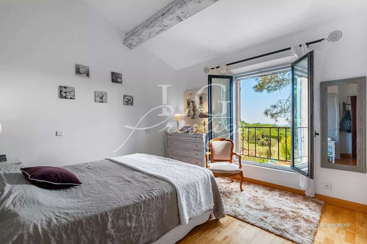 Maison à TOURRETTES