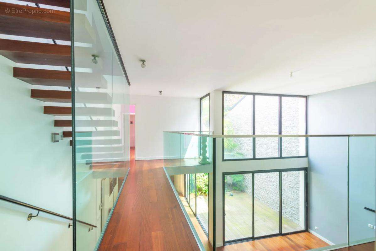 Maison à LA GARENNE-COLOMBES