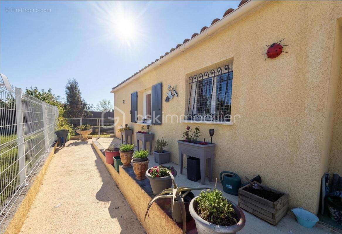 Maison à SAINT-HILAIRE-DE-BRETHMAS