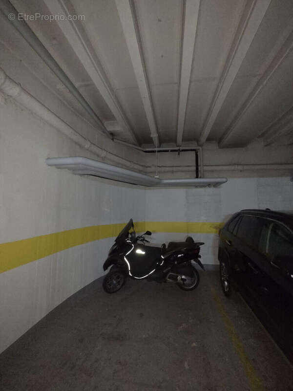 Parking à PARIS-15E