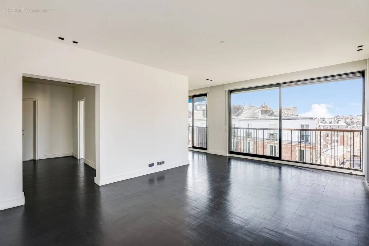 Appartement à PARIS-16E
