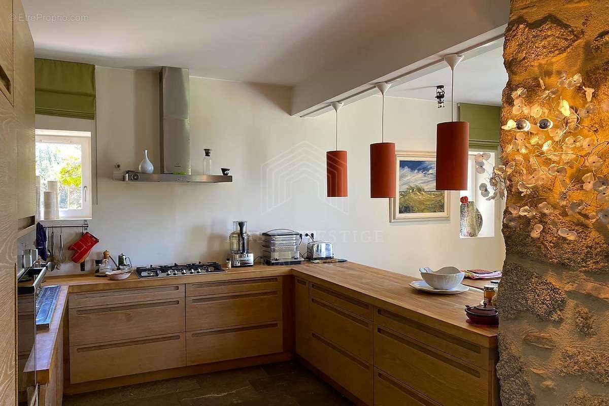 Maison à SAINT-LAURENT-DE-CERDANS