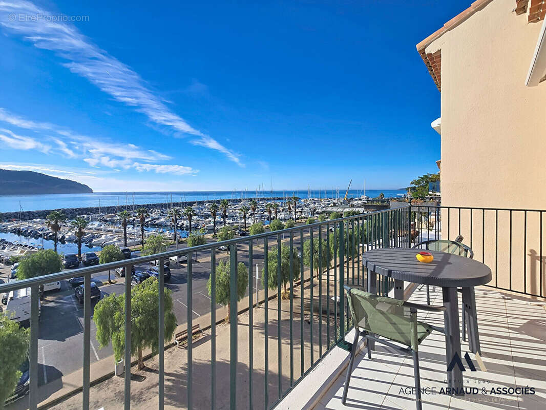 Appartement à SAINT-CYR-SUR-MER