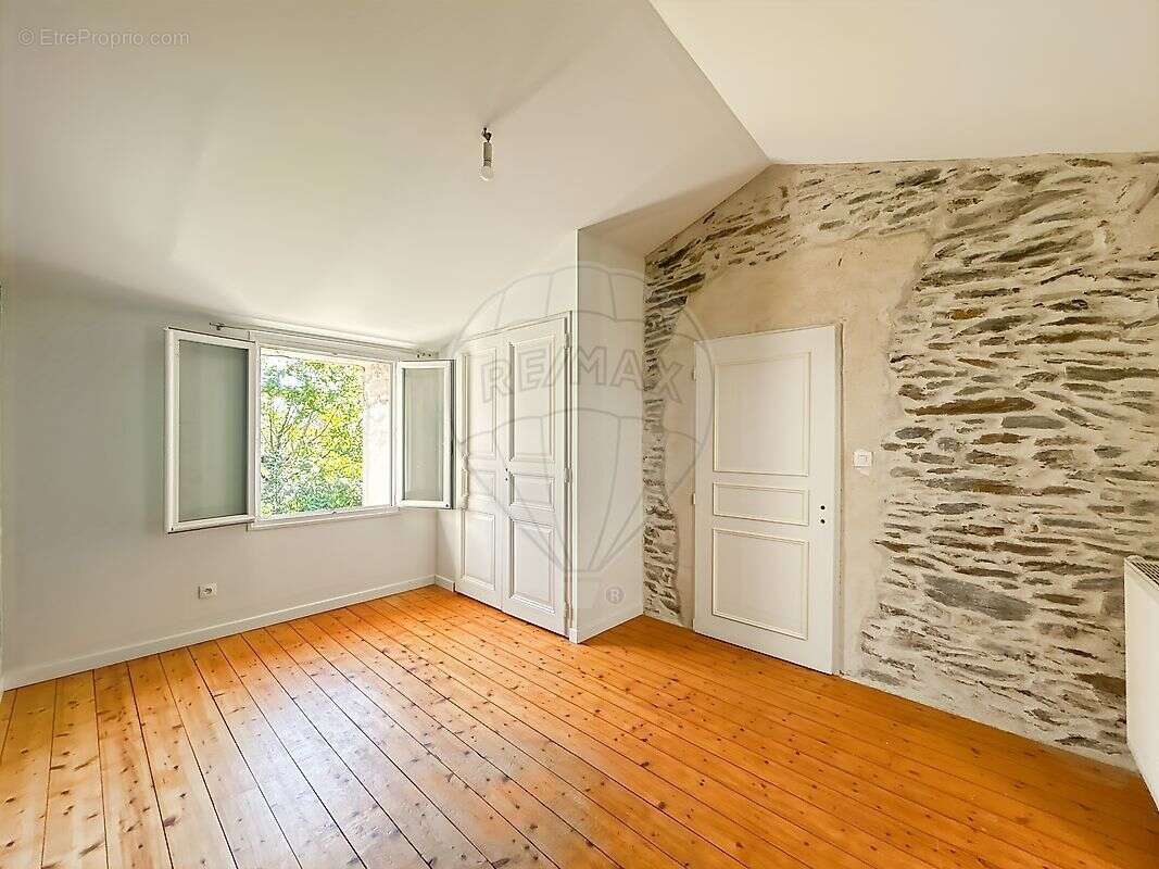 Maison à SAINTE-LUCE-SUR-LOIRE