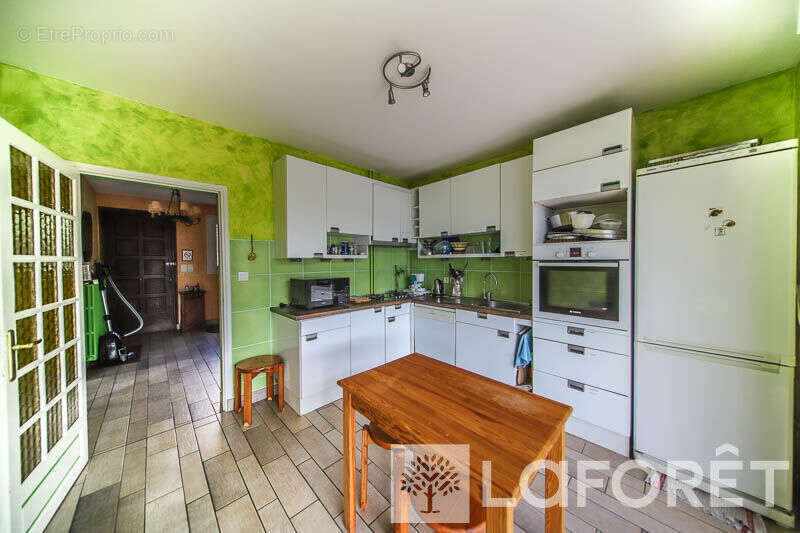 **MAISON TYPE 9 sur TERRAIN de 2600m² - EMBRUN - 9 pièces - photo 6