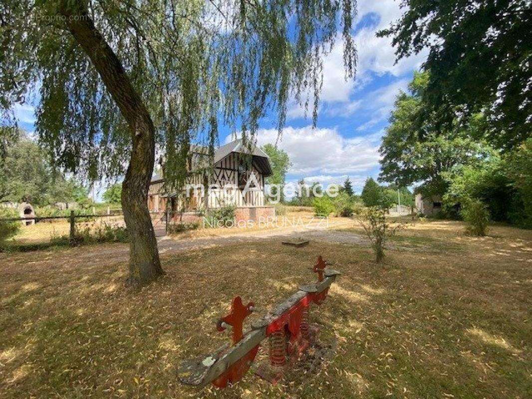 Maison normande de caractère avec dépendance et terrain de 1 900 m² - photo 2