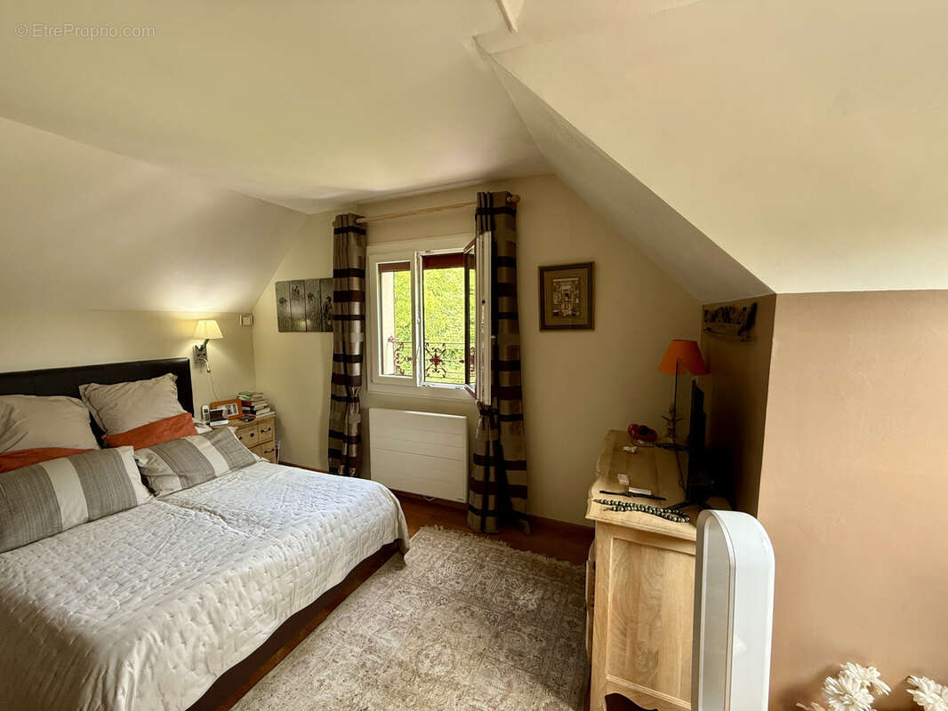 Magnifique propriété type 6 sur 1900 m2 de terrain sur sous-sol total - photo 6