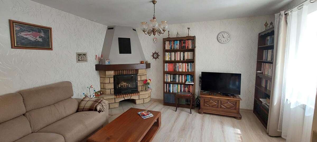 Maison 126 m² à Cour-Et-Buis  - photo 4