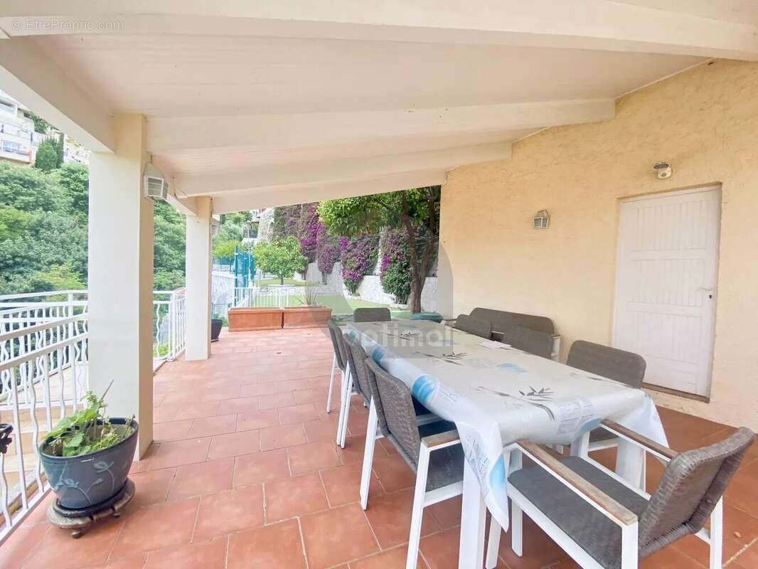 Appartement à ROQUEBRUNE-CAP-MARTIN