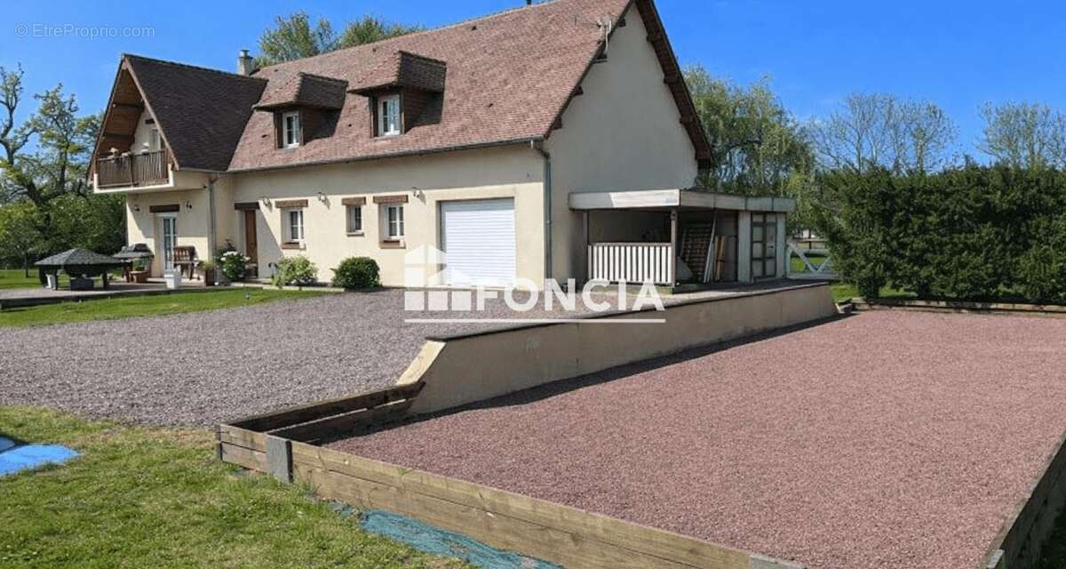 Maison à SAINT-CYR-DU-RONCERAY