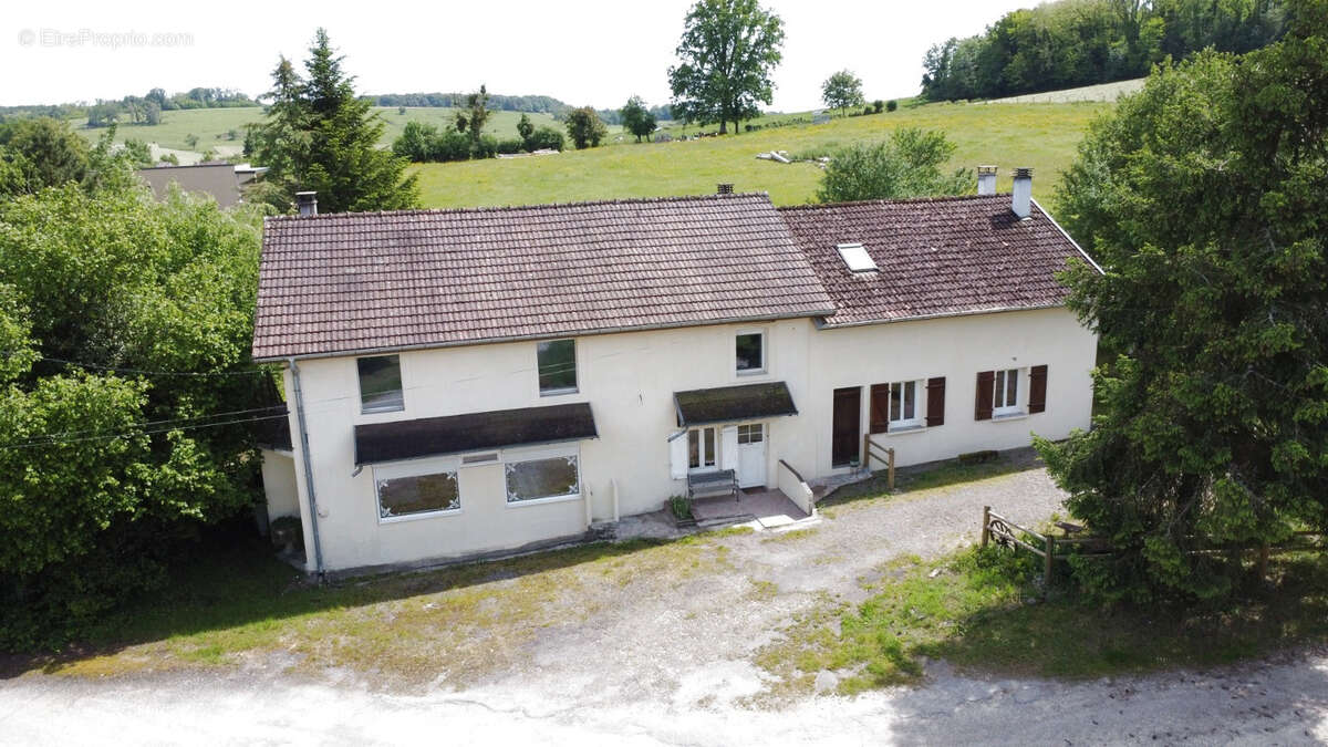 Maison à GENEVREUILLE