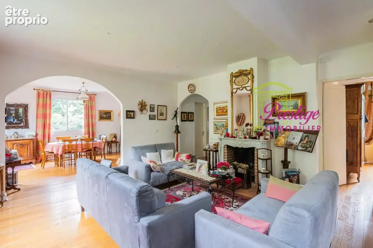 Photo Maison à Le Mesnil-Le-Roi au prix de 1 160 000€