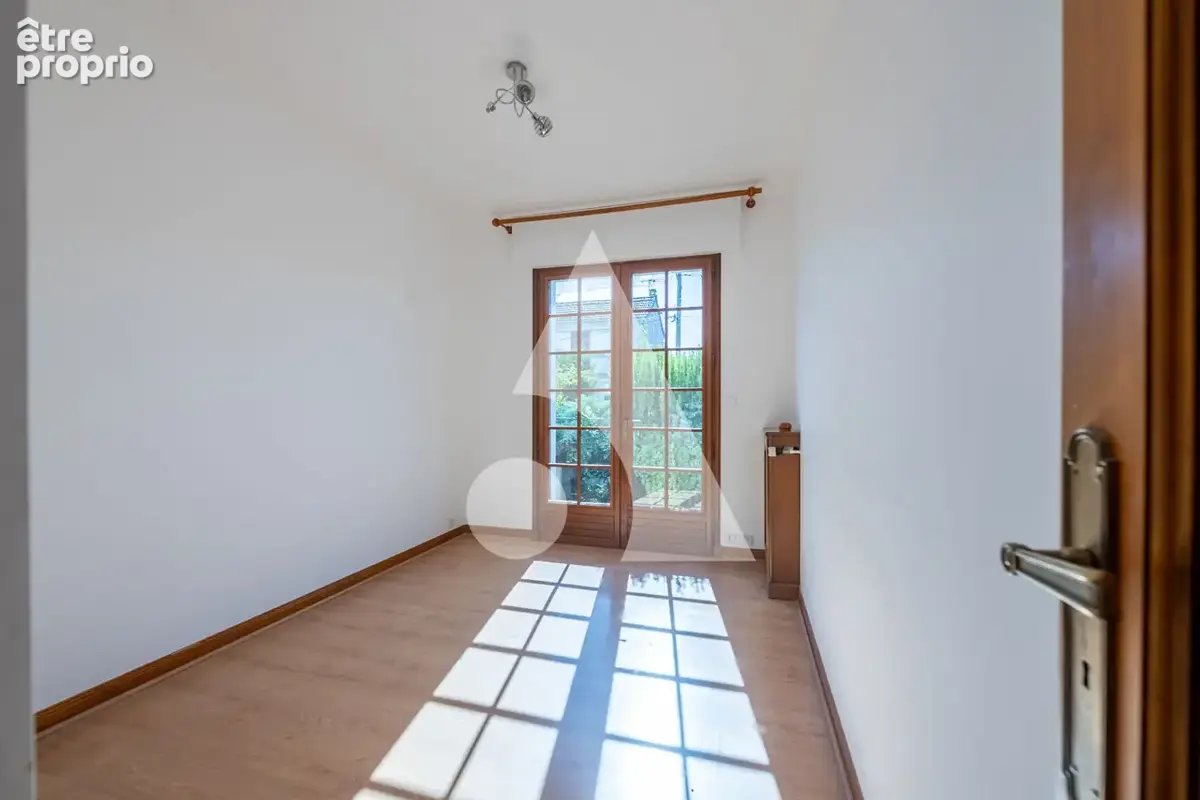Ormesson Sur Marne, Belle maison familiale 8 pièces de 170 m2 - photo 8