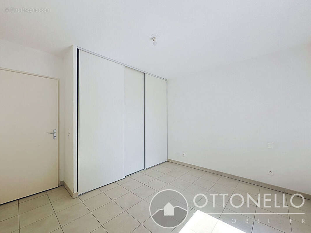 Appartement à ROQUEBRUNE-SUR-ARGENS