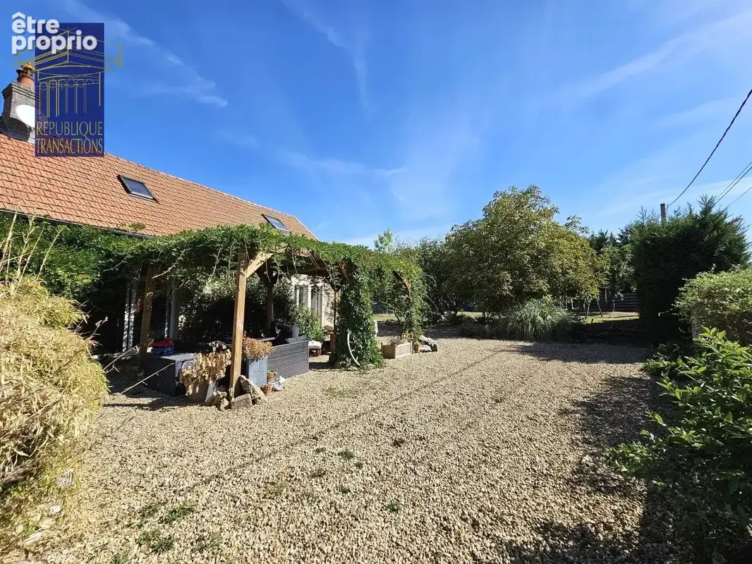 Maison ancienne rénovée avec terrain et dépendance - photo 3