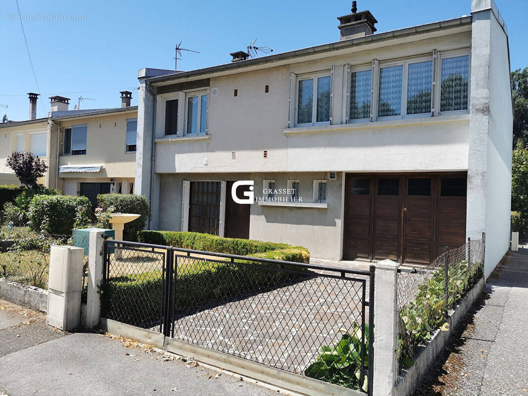 Maison à OYONNAX