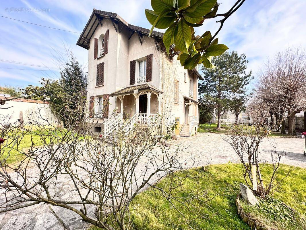 Maison à SAINT-MAUR-DES-FOSSES