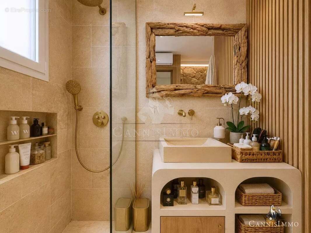 Appartement à MANDELIEU-LA-NAPOULE